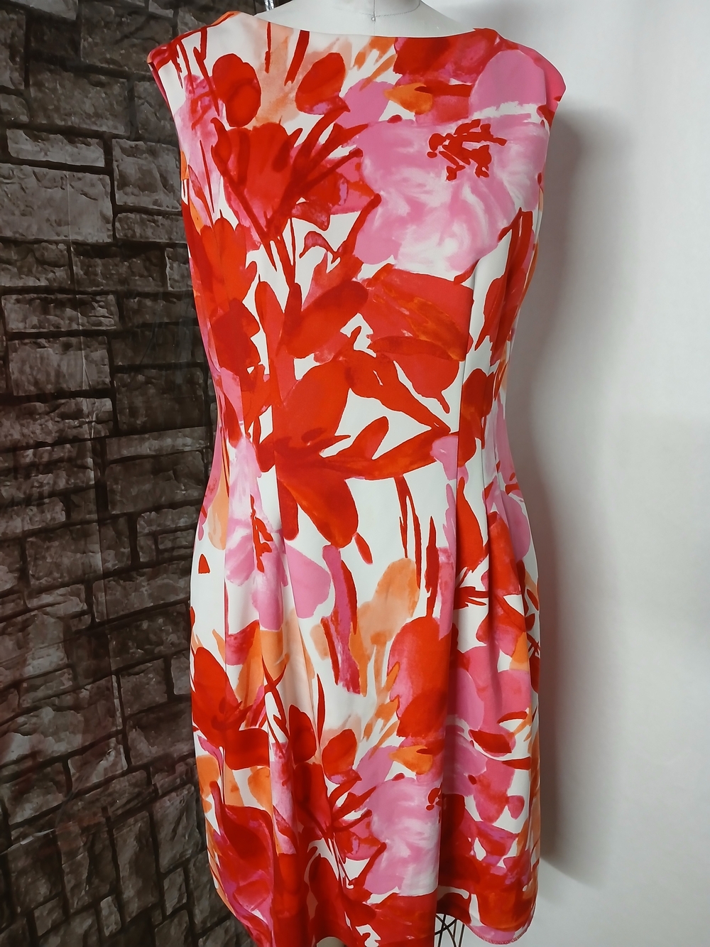 Sleeveless Floral Shift Dress in Red & Pink
